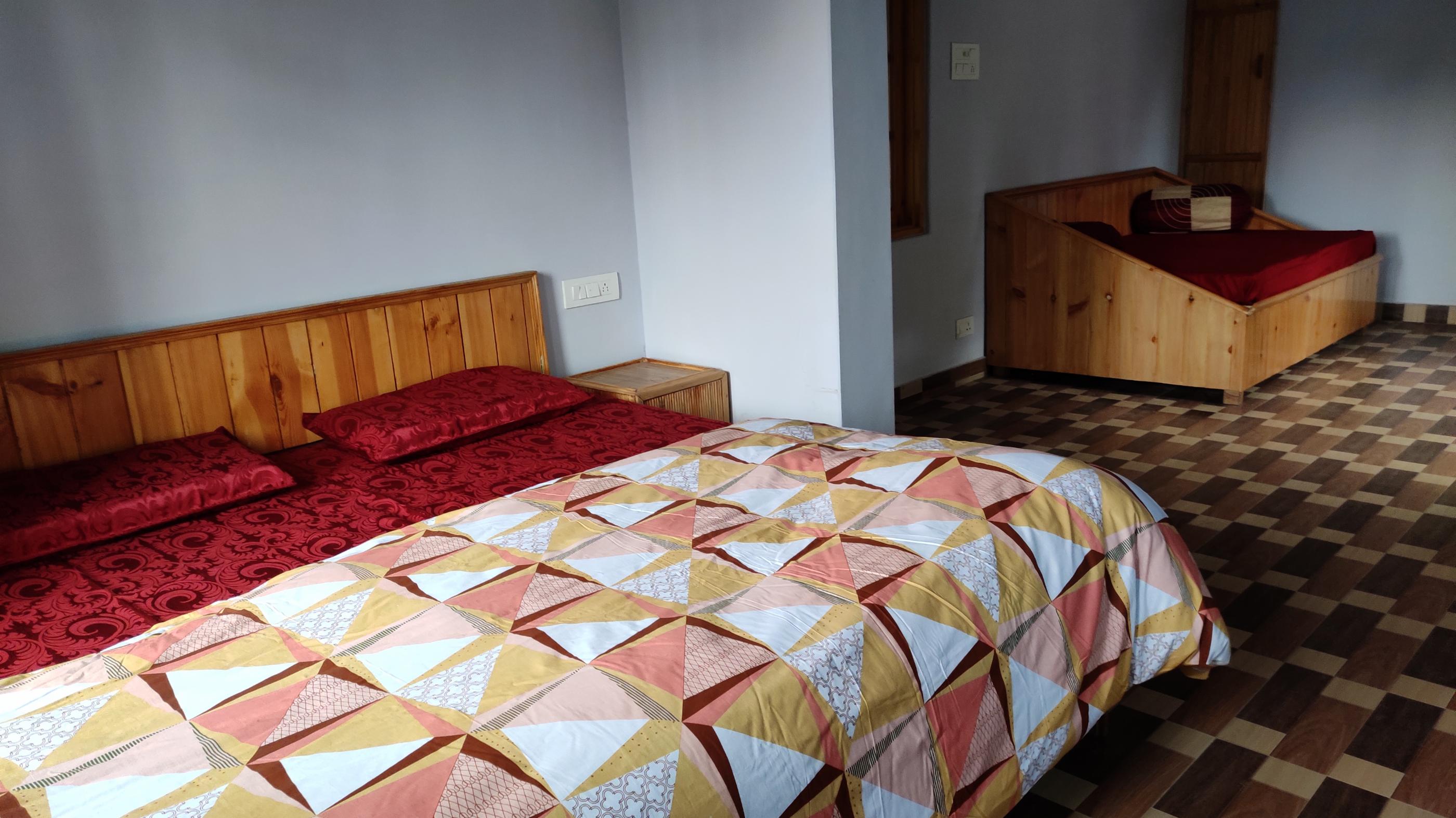 Green Meadows Homestay Jhumar - Tap to explore photos
