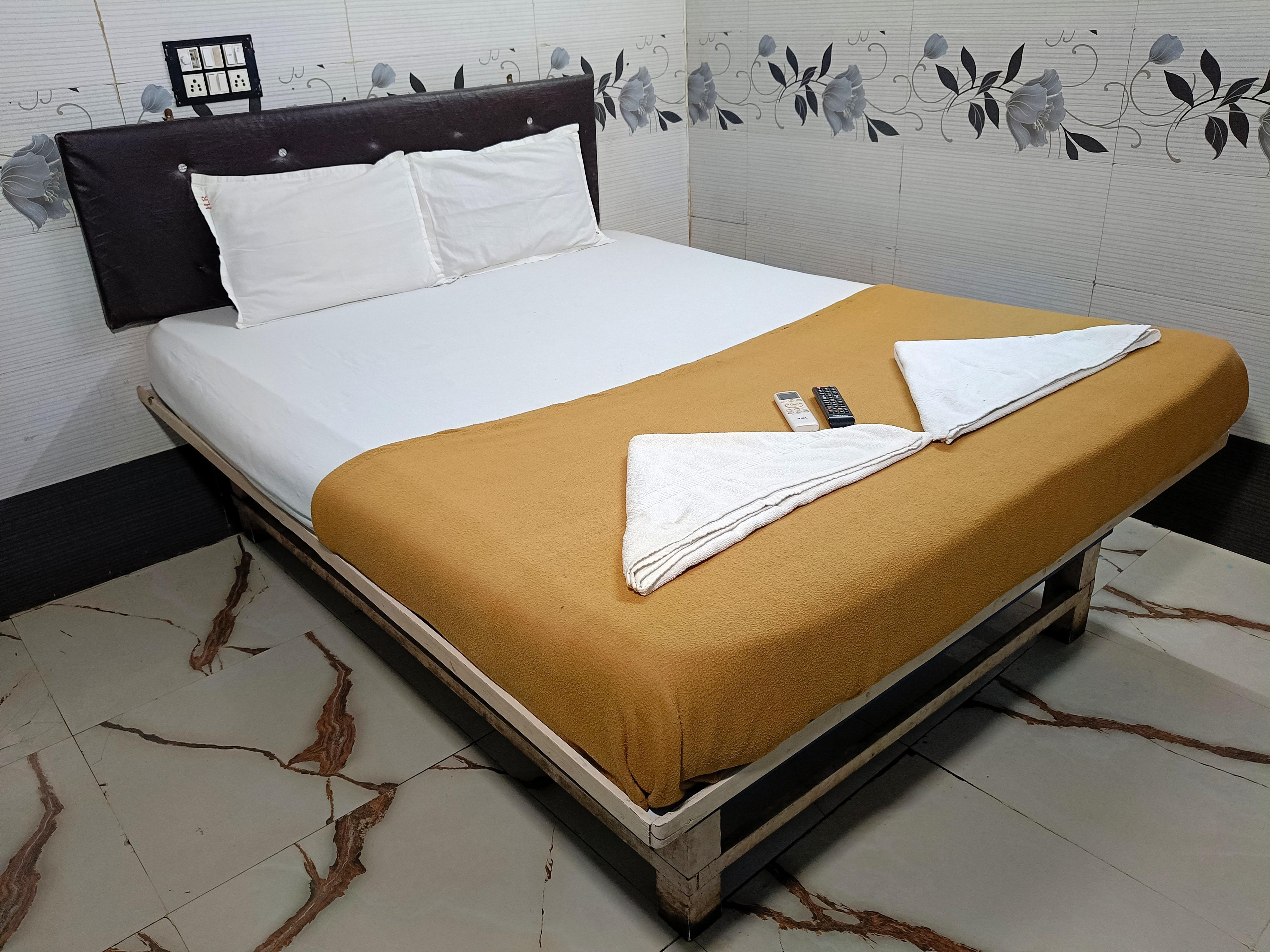 Hiina Residency - Tap to explore photos