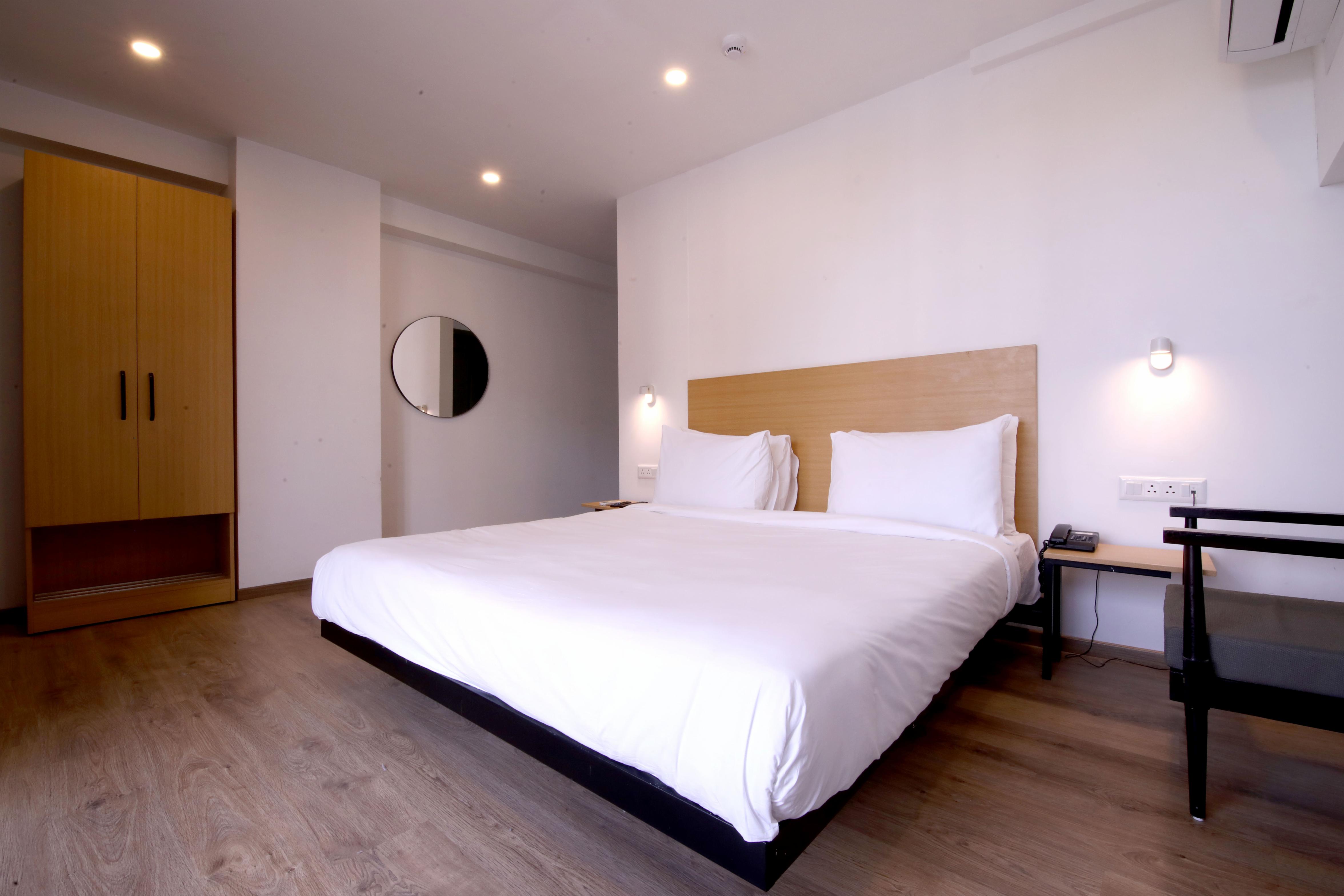 CRAYON HOTELS Room Type - Standard Room King Size