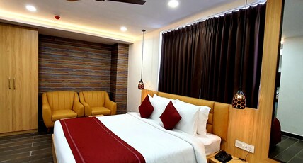 Hotel Paras Heights Room Type - Superior Room