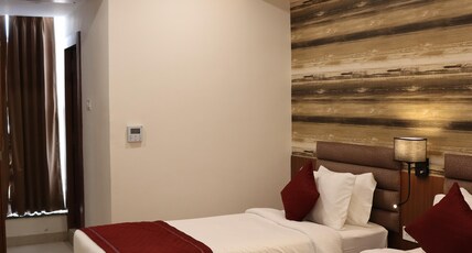 Hotel Paras Heights Room Type - Deluxe Room