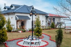 ama Stays & Trails Barefoot Bungalow