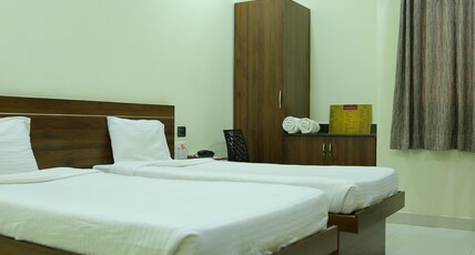 Maruthi inn Room Type - Deluxe Double
