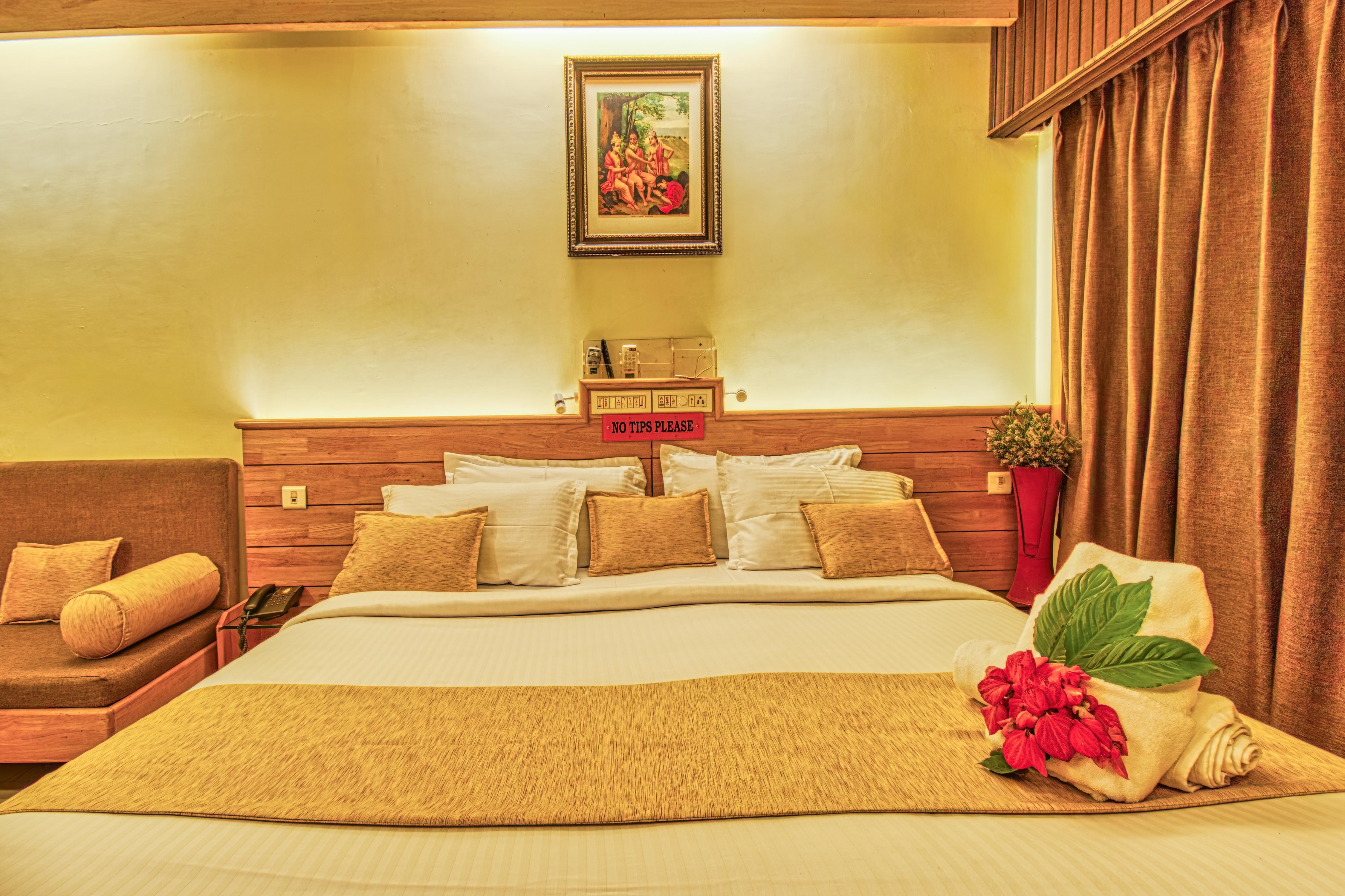 Hotel Parklane - Tap to explore photos