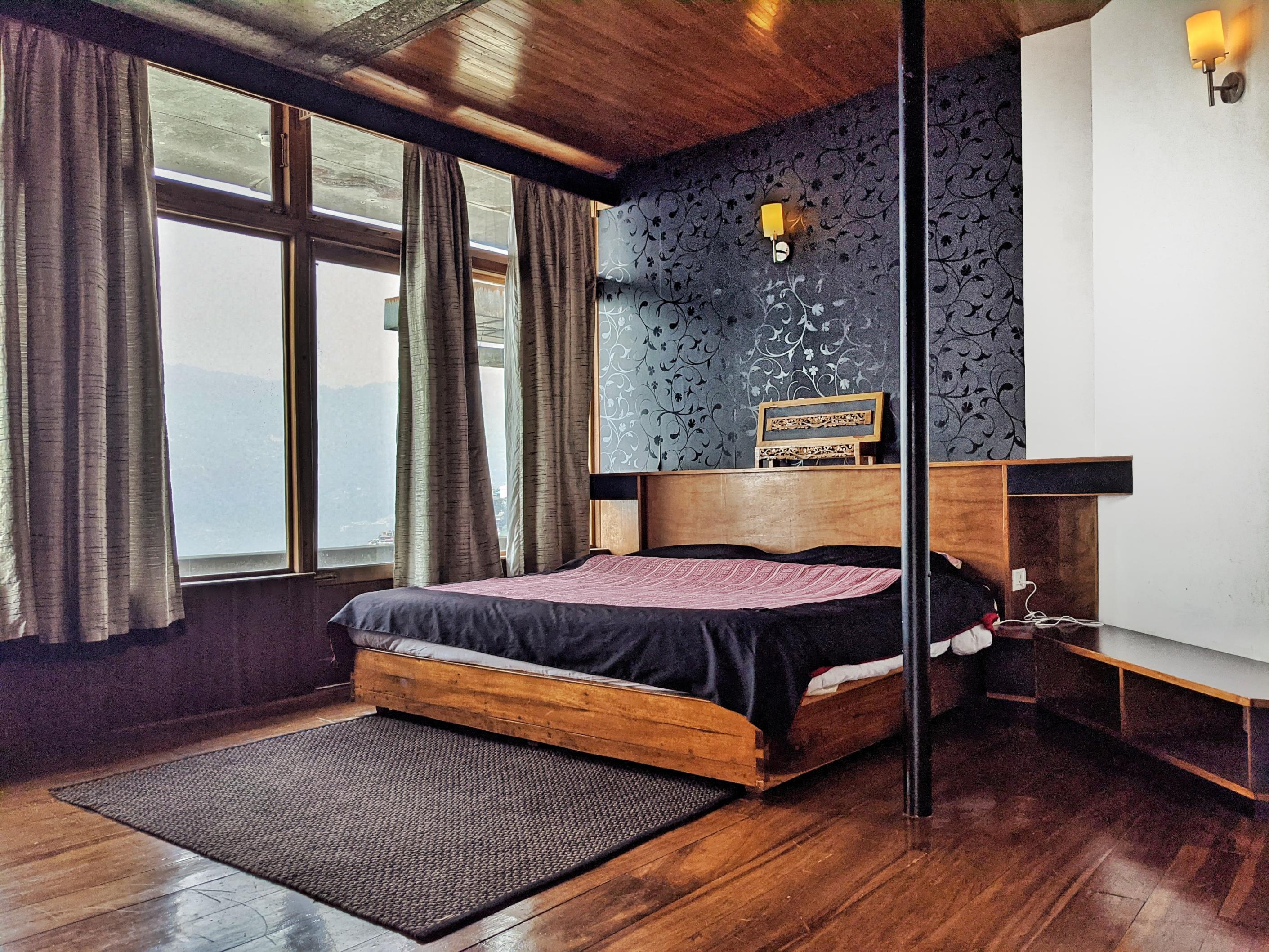Loft with a stunning panoramic view - Tap to explore photos