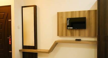 Rail View Residency Alleppey Room Type - Deluxe Family Room