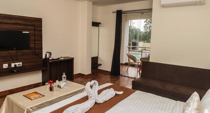 Metro Hotel & Resort Room Type - Deluxe Room