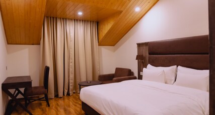 THE AZARA Room Type - Premium Executive Room