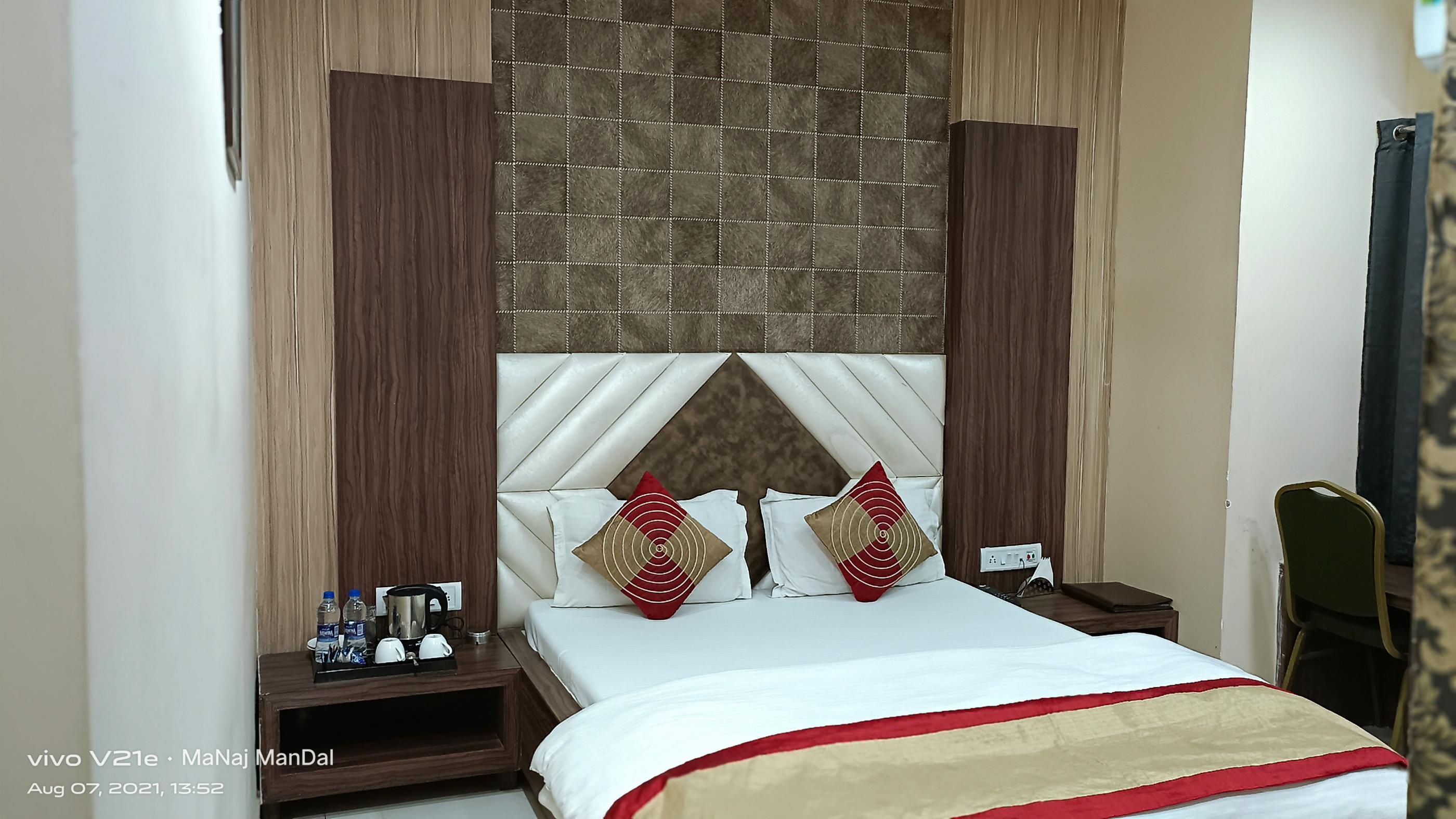 Hotel Mango Leaf Room Type - Deluxe AC Room