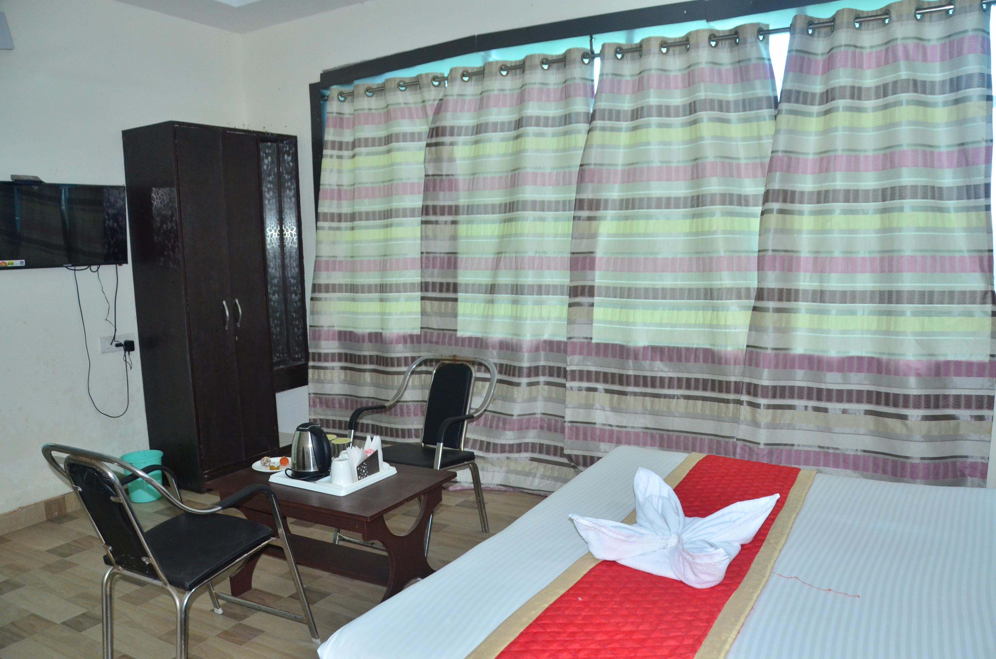Hotel Gomti Inn Akbarpur - Tap to explore photos