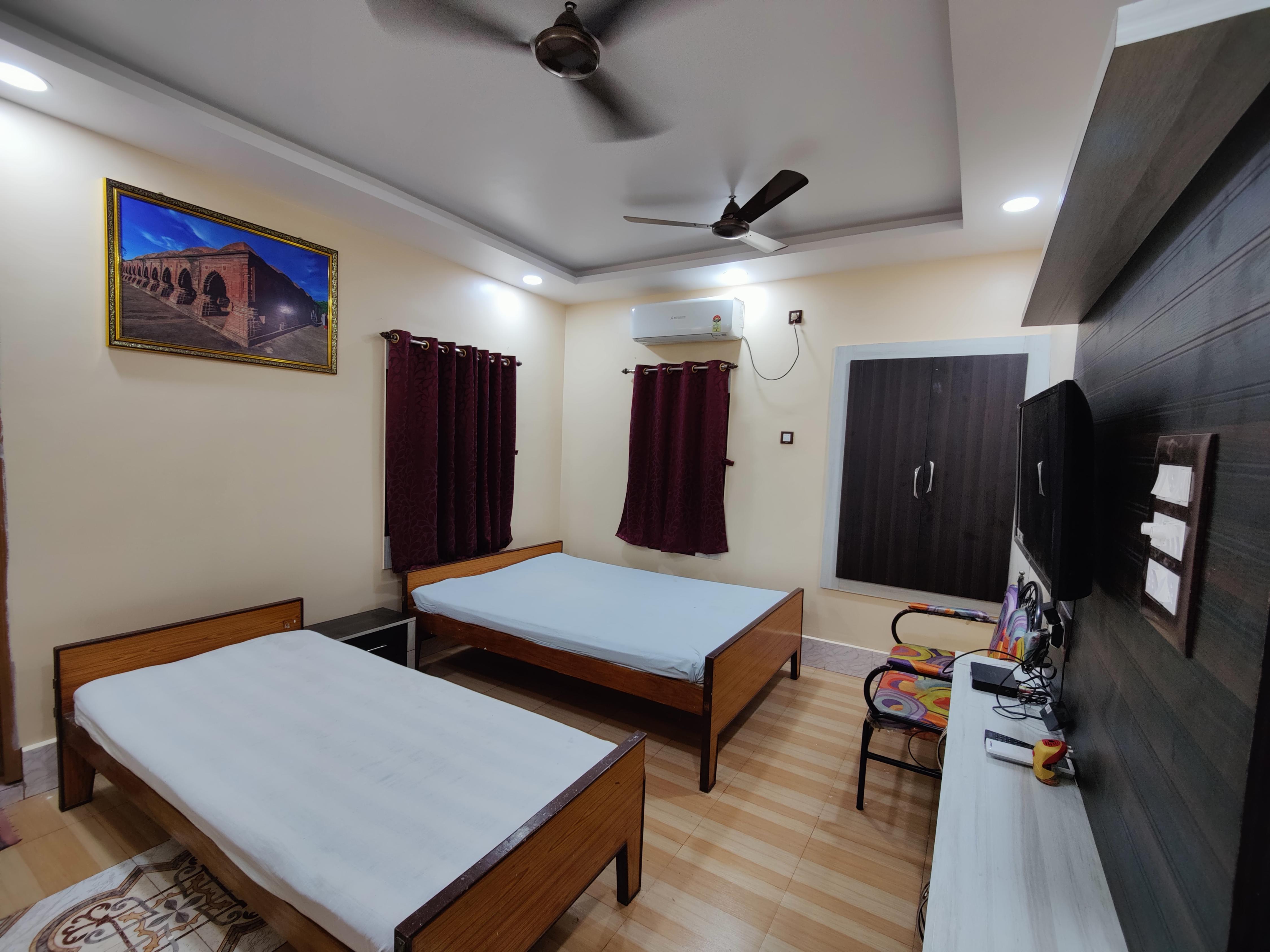 Monalisa Lodge Room Type - Deluxe Triple Bed Room