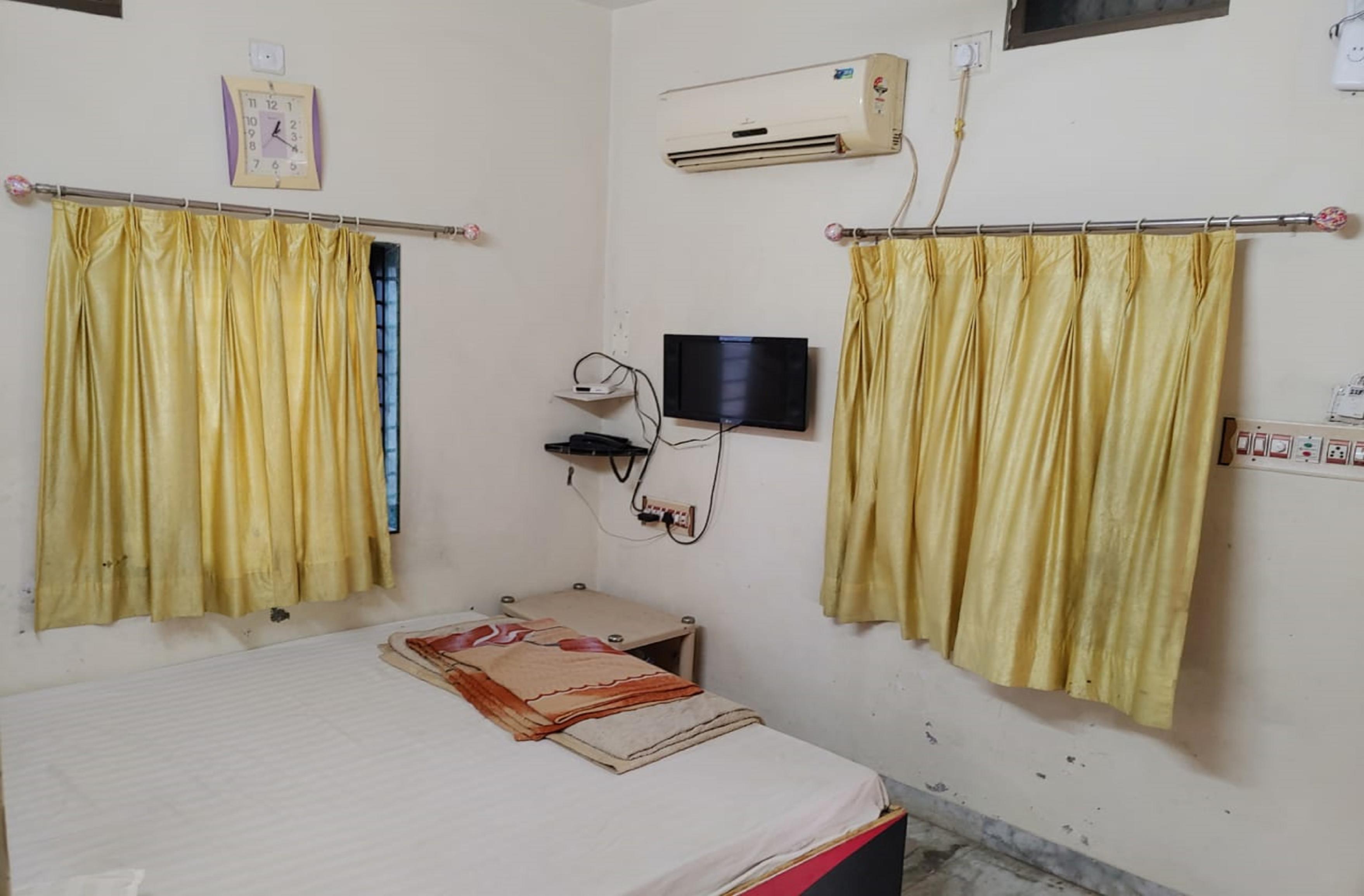Shree Sai Guest House - Tap to explore photos