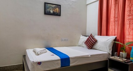 LA Smart Stays Room Type - Budget Double Room Non AC
