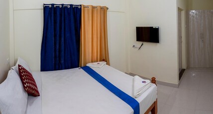 LA Smart Stays Room Type - Deluxe Double Room