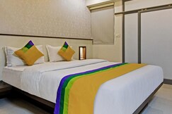 Address of Itsy Hotels Deluxe Inn