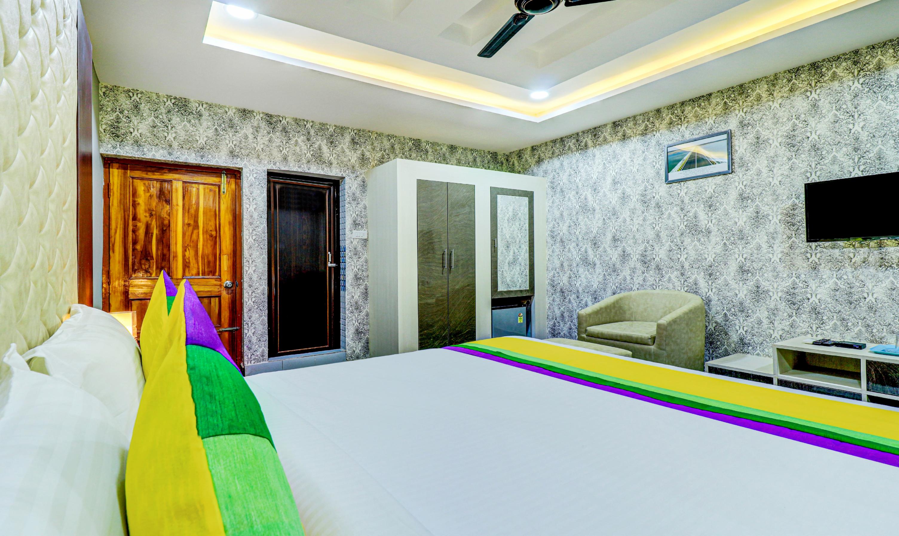 Itsy Hotels Aasma Luxury Villa - Tap to explore photos