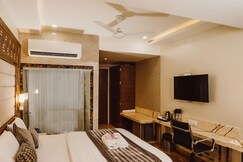 The Deep Hotel (Govind Nagar)