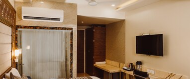 The Deep Hotel (Govind Nagar)