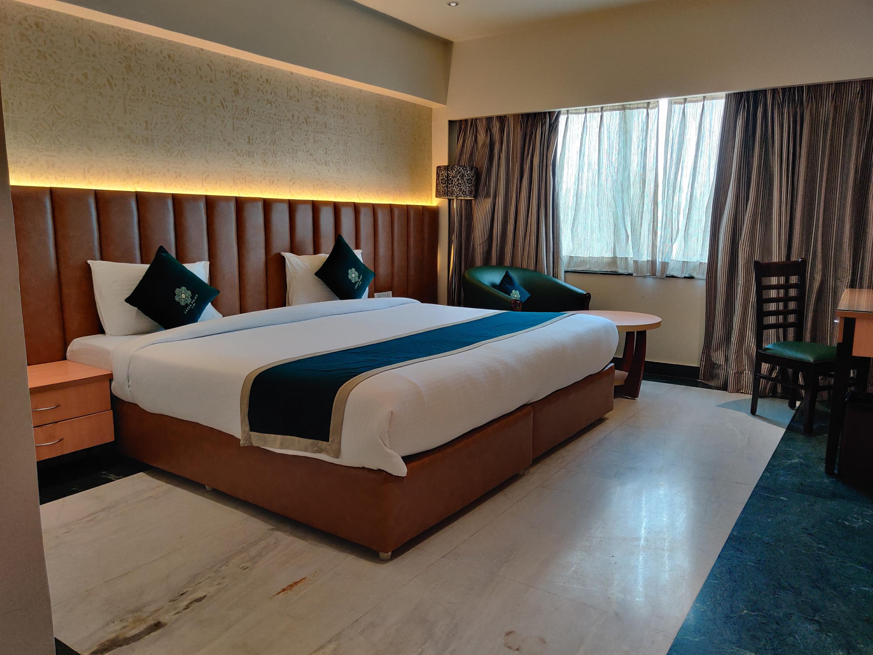 Green Palms Hotel, Pacific Mall Room Type - Deluxe Room with Work Desk