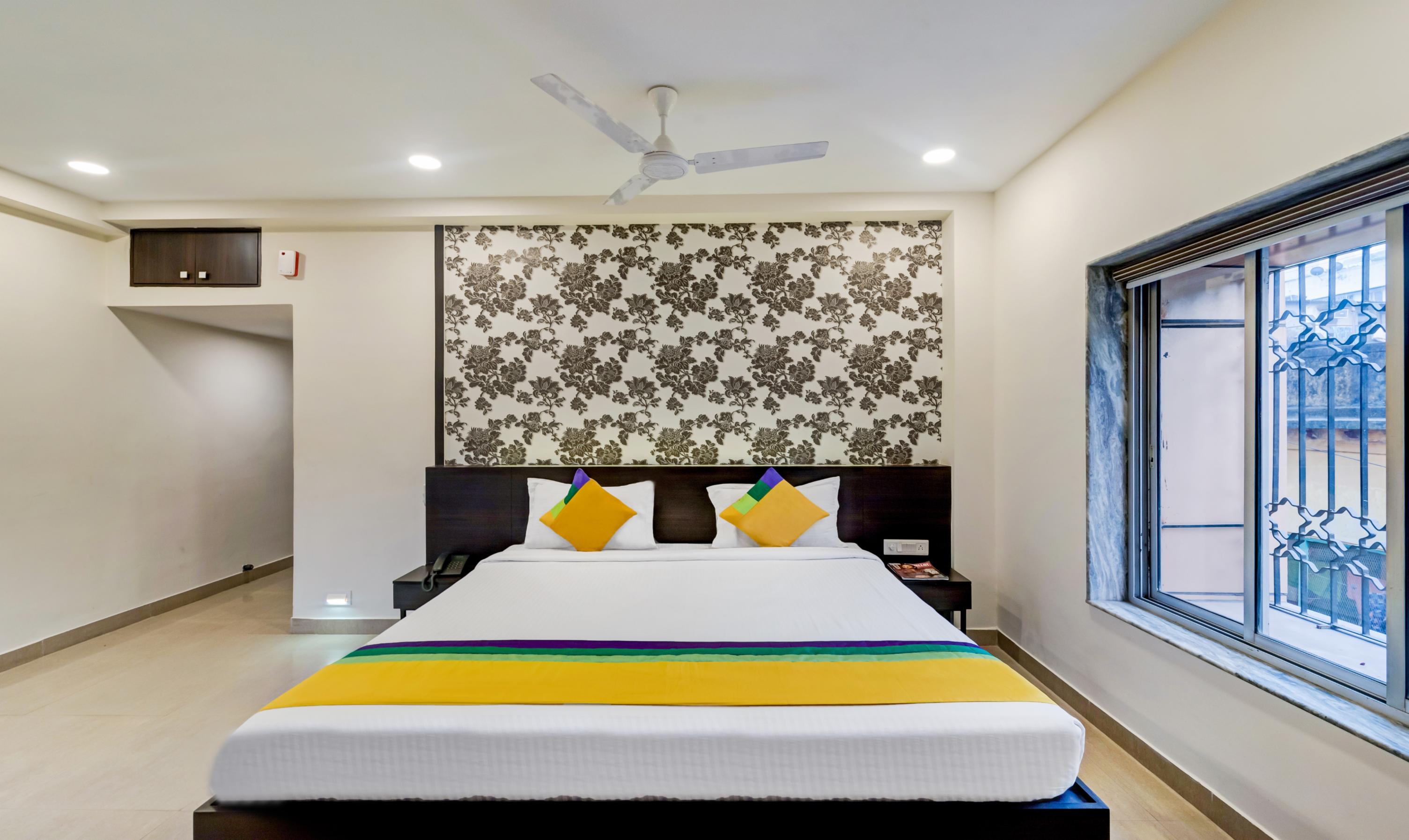 Itsy Hotels Neeranand Plaza, Bhawanipur - Tap to explore photos