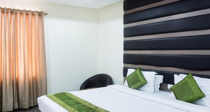 Treebo Fort Club Room Type - Deluxe Room