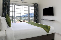 Treebo Light House, 900 Mtrs From Botanical Garden