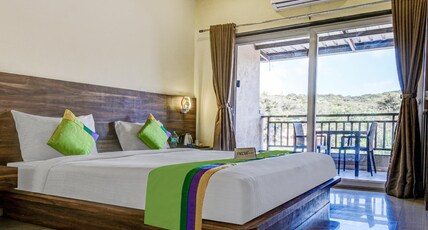 Treebo JP Cottage With Swimming Pool Room Type - Premium Room with Balcony