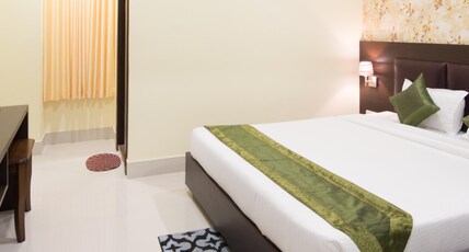 Treebo King'S Court Chandrasekharpur Room Type - Standard Room