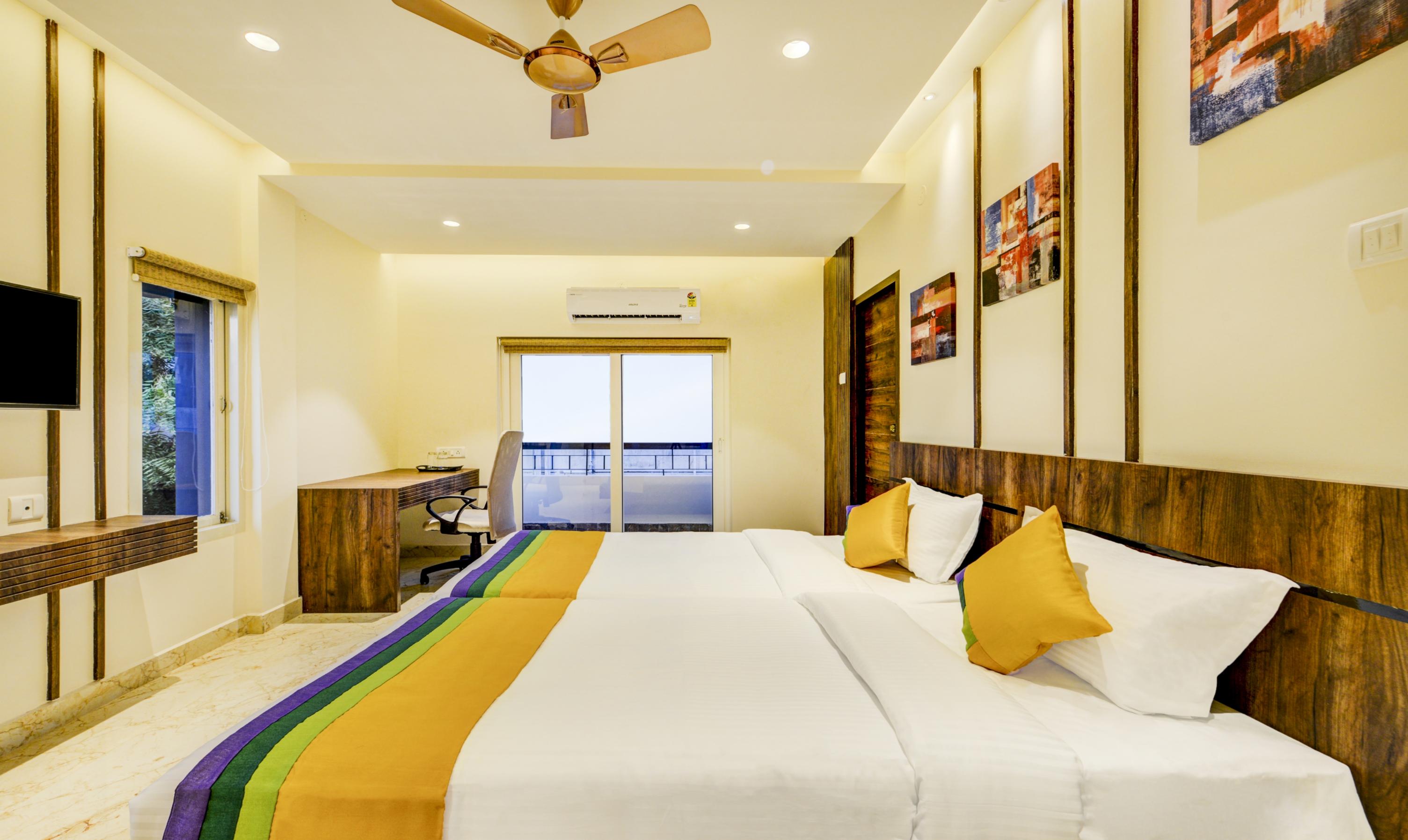 Itsy Hotels Mirra - Tap to explore photos