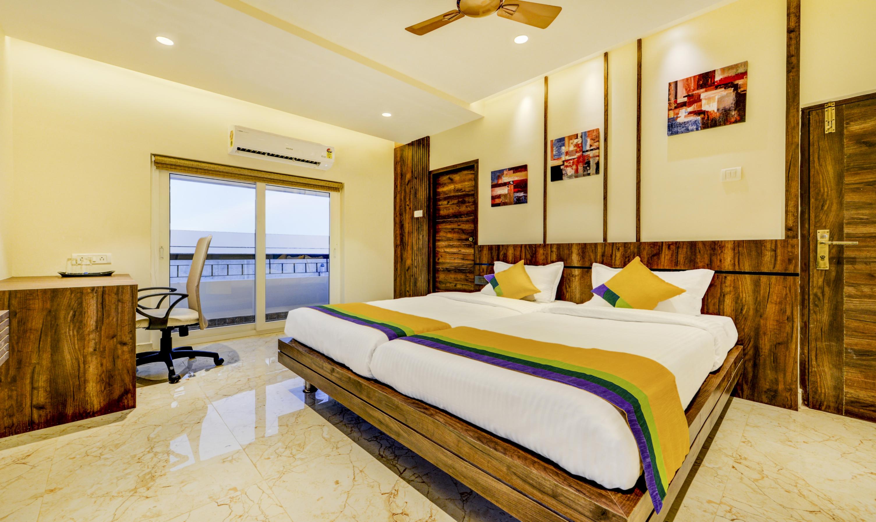 Itsy Hotels Mirra - Tap to explore photos