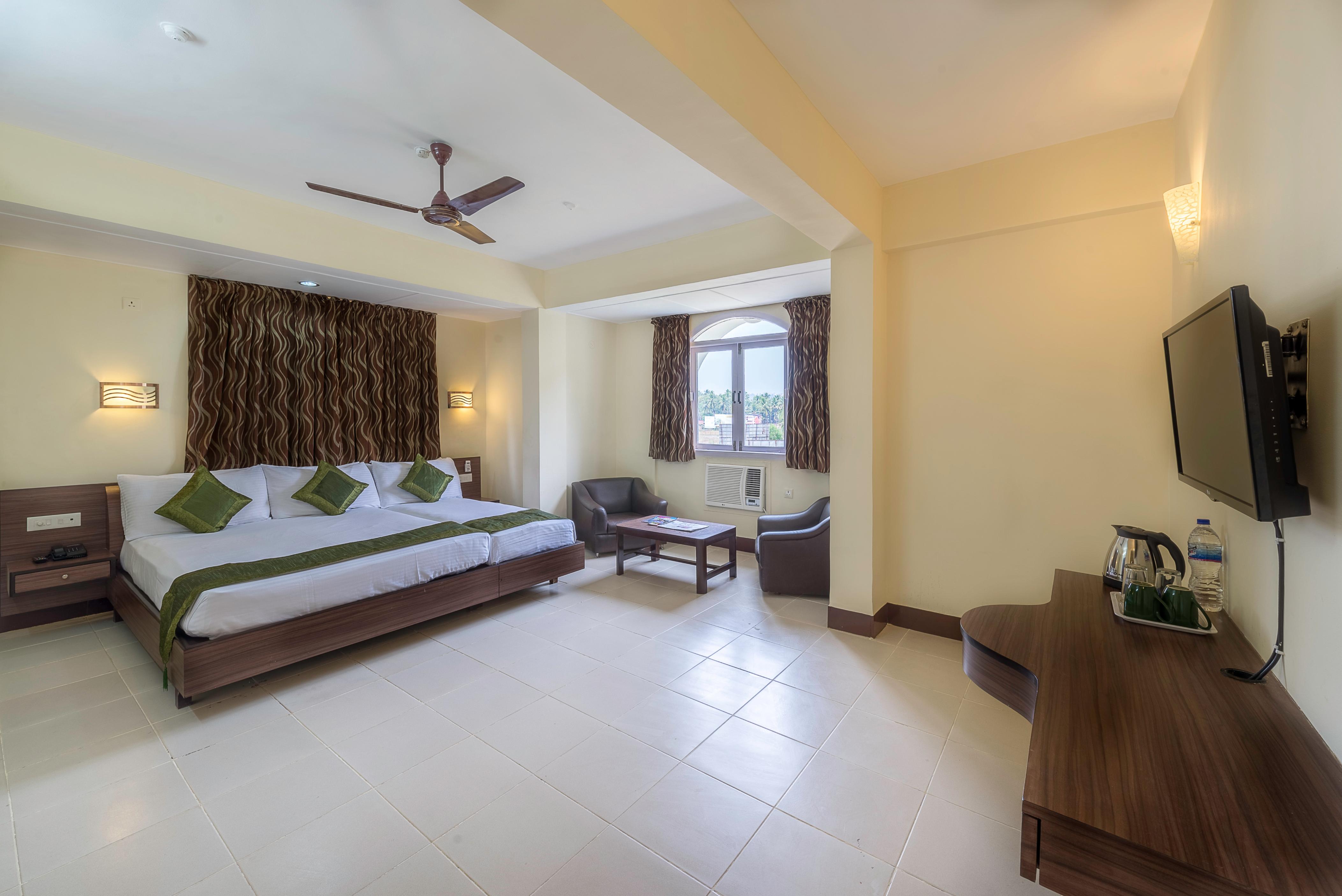 Treebo Green Park Room Type - Deluxe Family Room