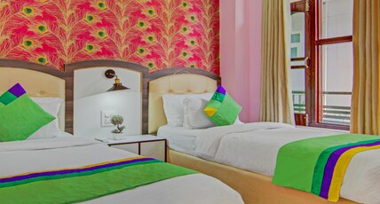 Treebo Roshan House With Valley View Room Type - Premium Room with Balcony