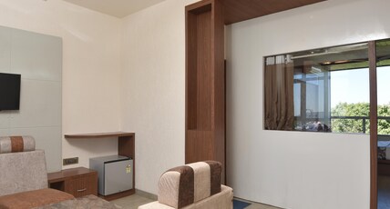 Dwarkadhish Palm Valley(Pure Veg),Mahabaleshwar Room Type - Suite with Forest View