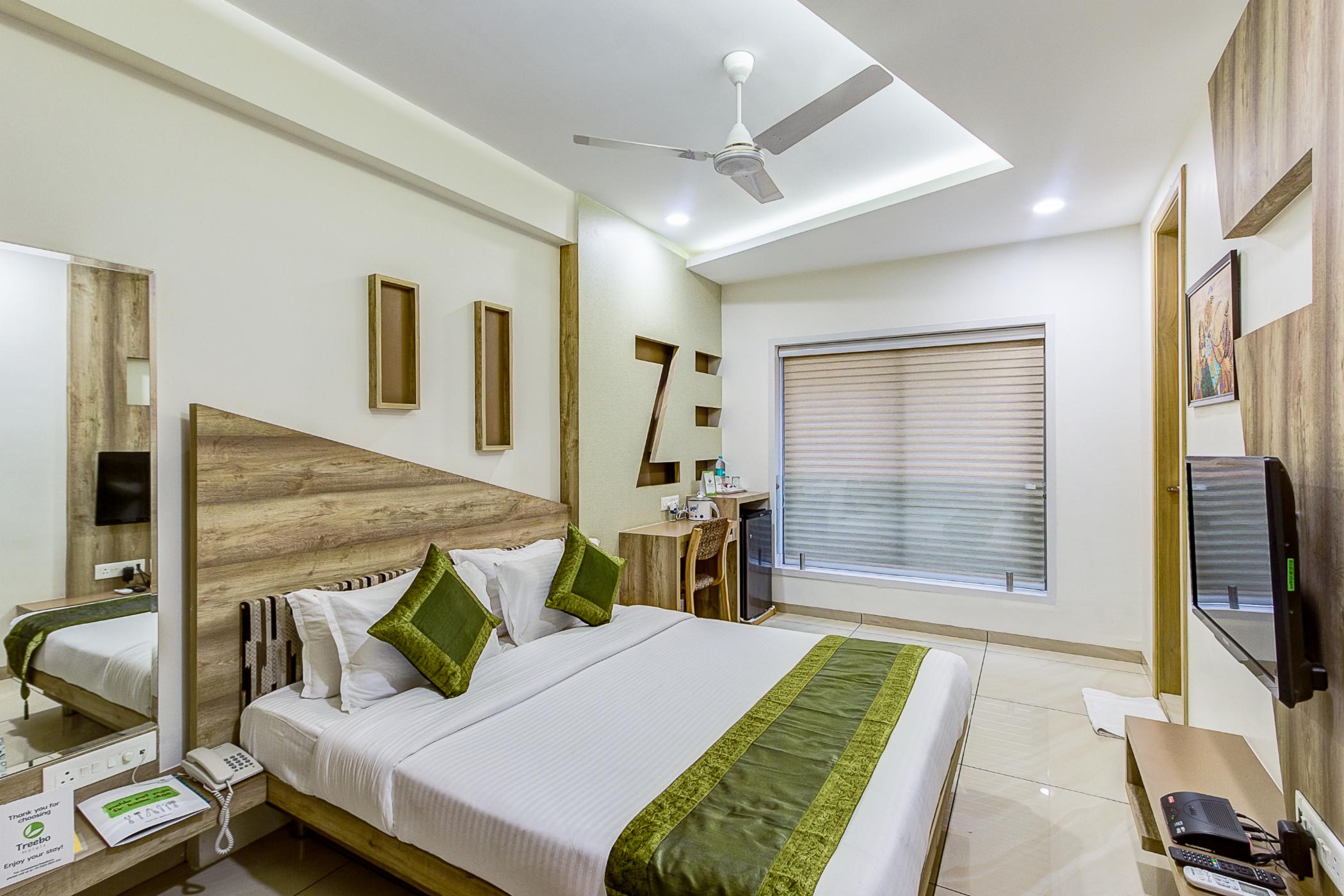 Treebo Daksh Residency Room Type - Deluxe Family Room