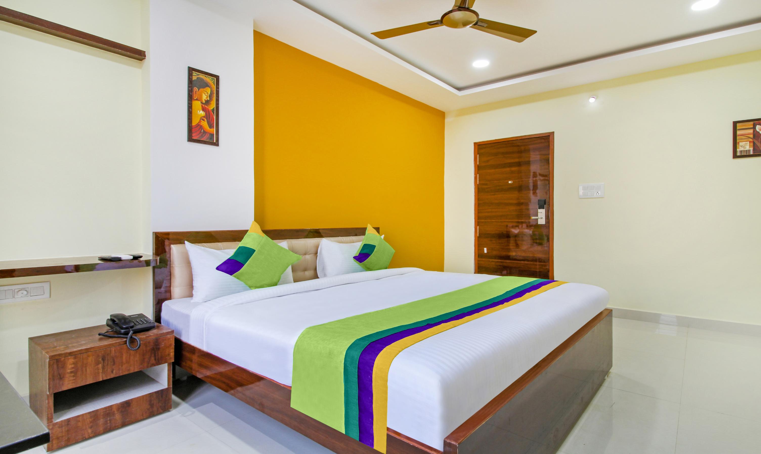 Itsy Hotels D'Comfort Inn - Tap to explore photos