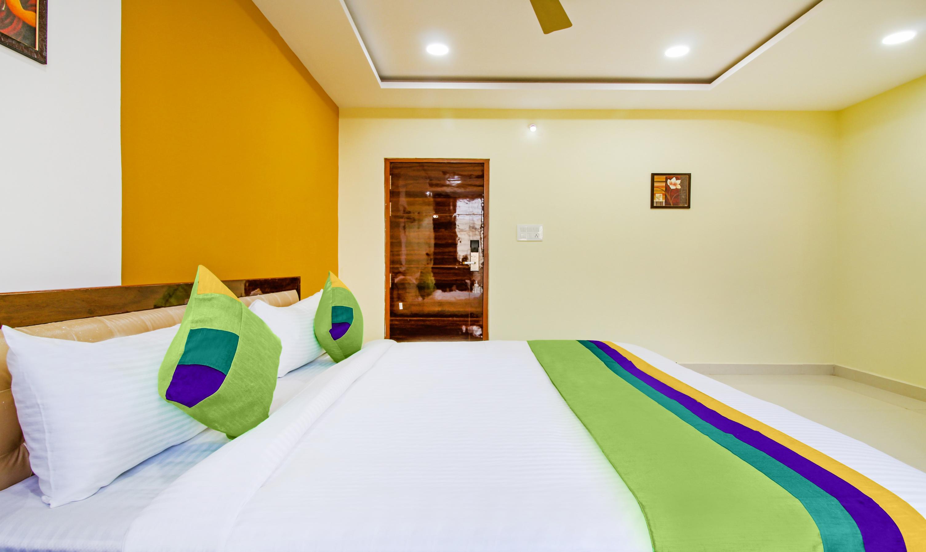 Itsy Hotels D'Comfort Inn - Tap to explore photos