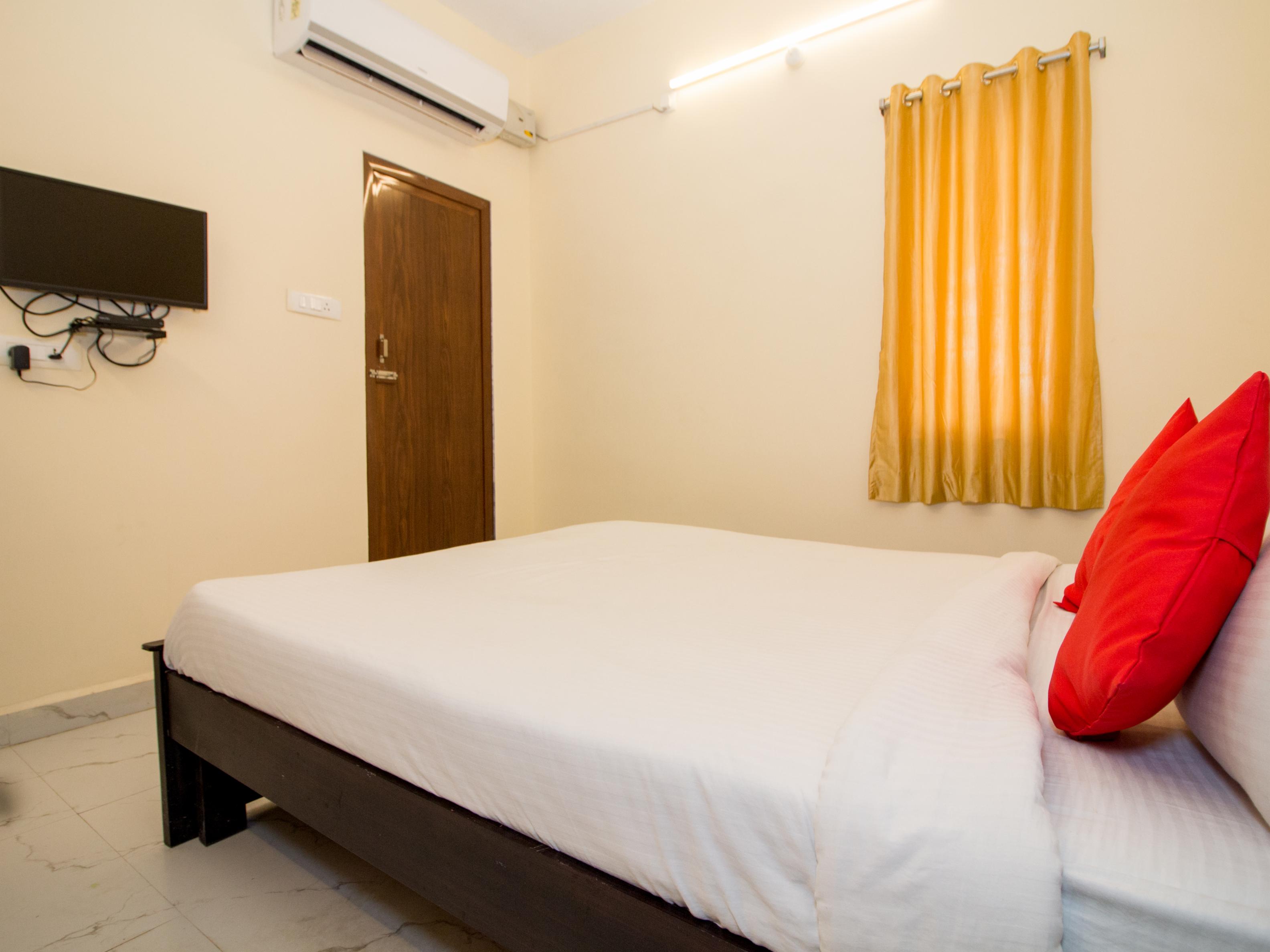 Hotel Deccan Park - Tap to explore photos