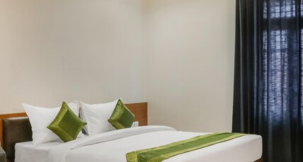 Treebo Casino Room Type - Deluxe Room