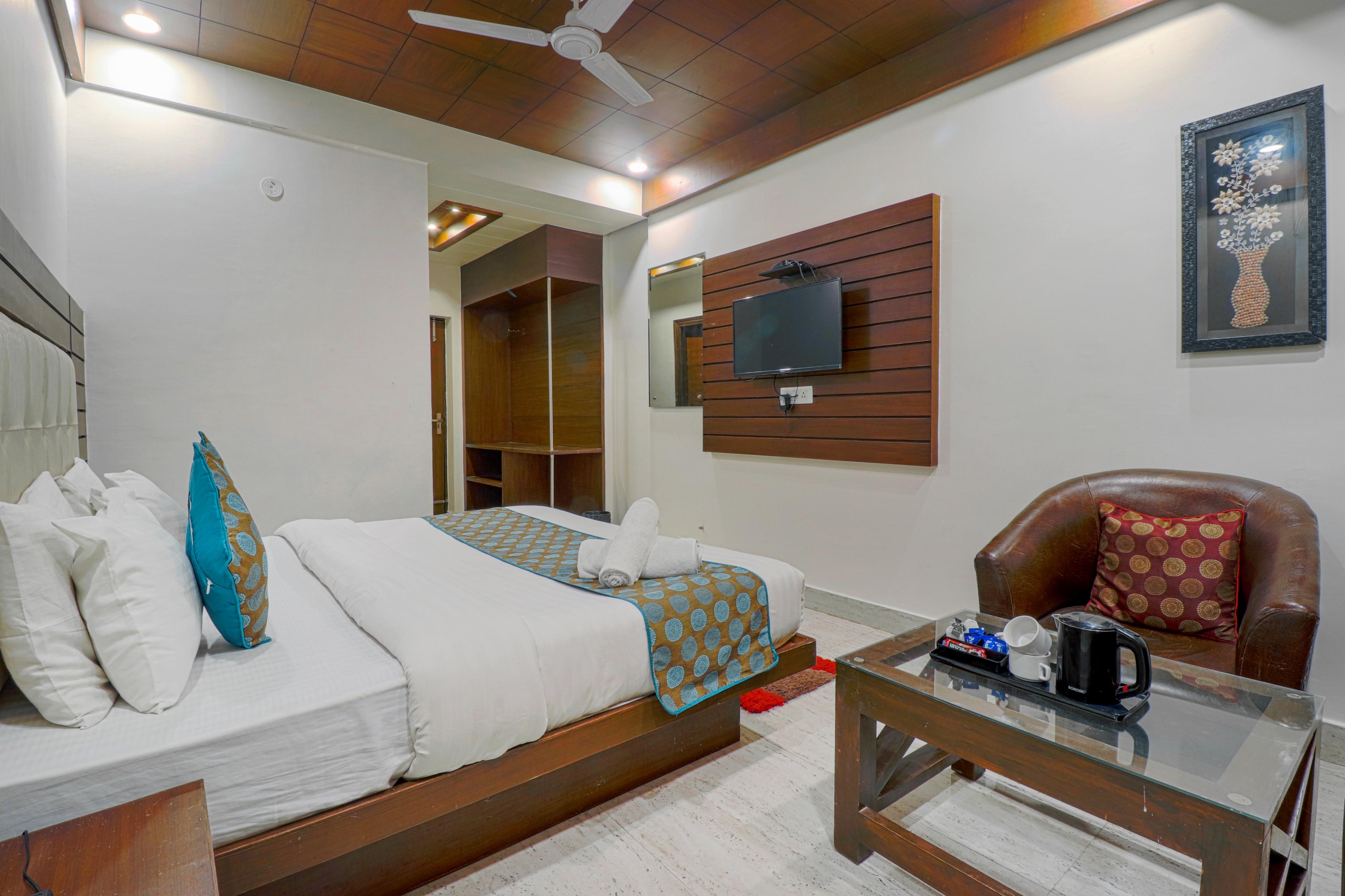 Hotel Silver Line (A place to be) Room Type - Deluxe Room (Non View)
