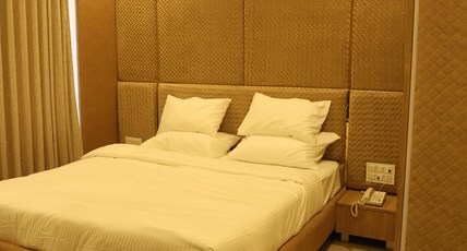 OSHONICSS HOTEL& RESTAURANT Room Type - SUPER DELUXE