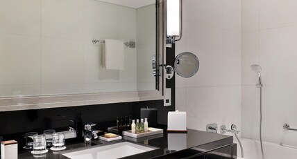 Hilton Dubai Palm Jumeirah Room Type - KING EXECUTIVE ROOM WITH BALCONY