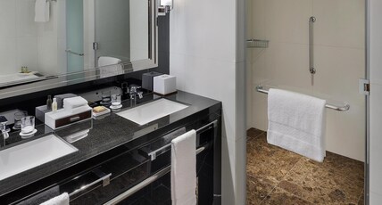 Hilton Dubai Palm Jumeirah Room Type - KING DLX ONE BDRM STE-VIEW