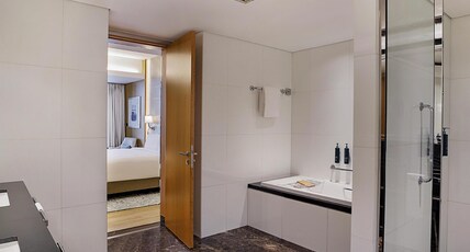 Hilton Dubai Palm Jumeirah Room Type - KING ONE BEDRM STE - VIEW