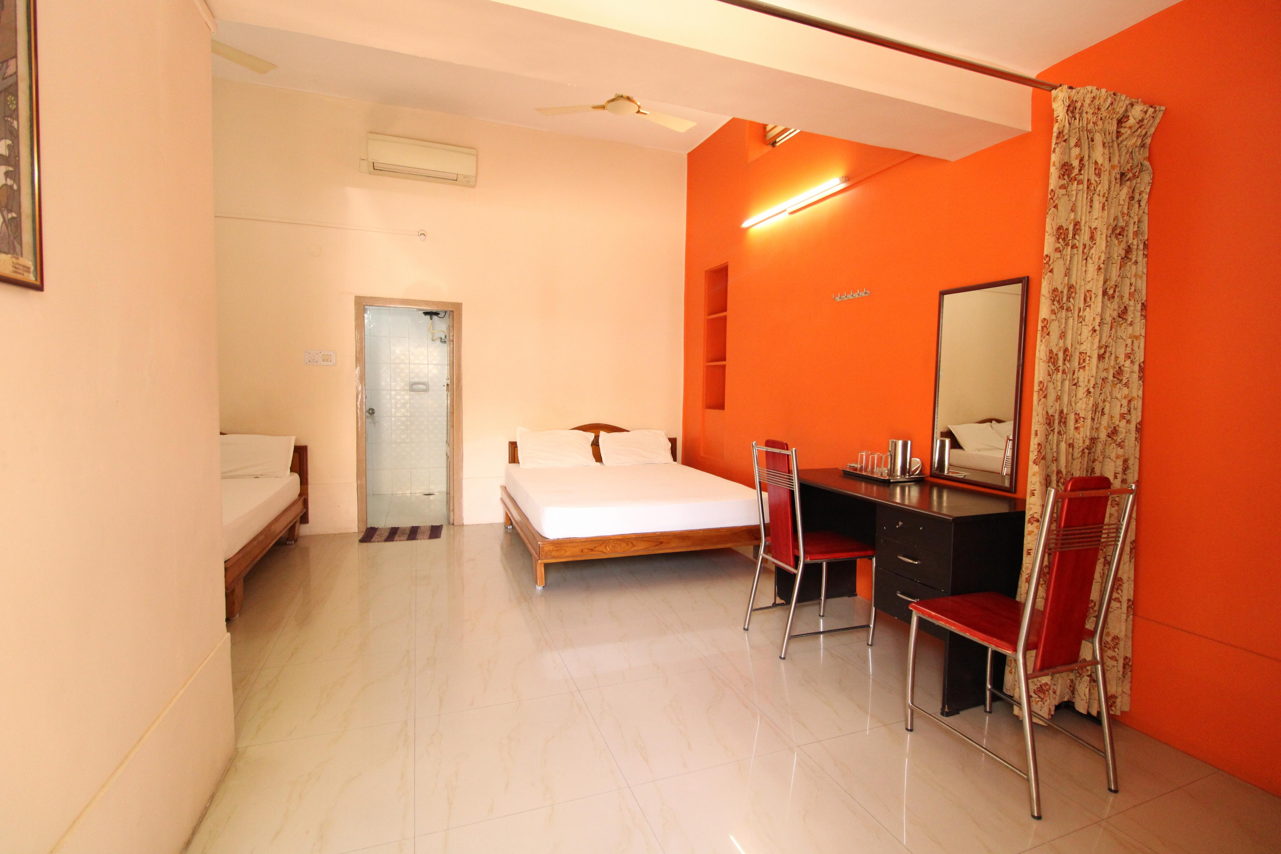 SIBI LODGE - Tap to explore photos