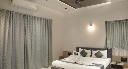 SEA SIGHT RESORT Room Type - Suite Couple Room (2 Person)
