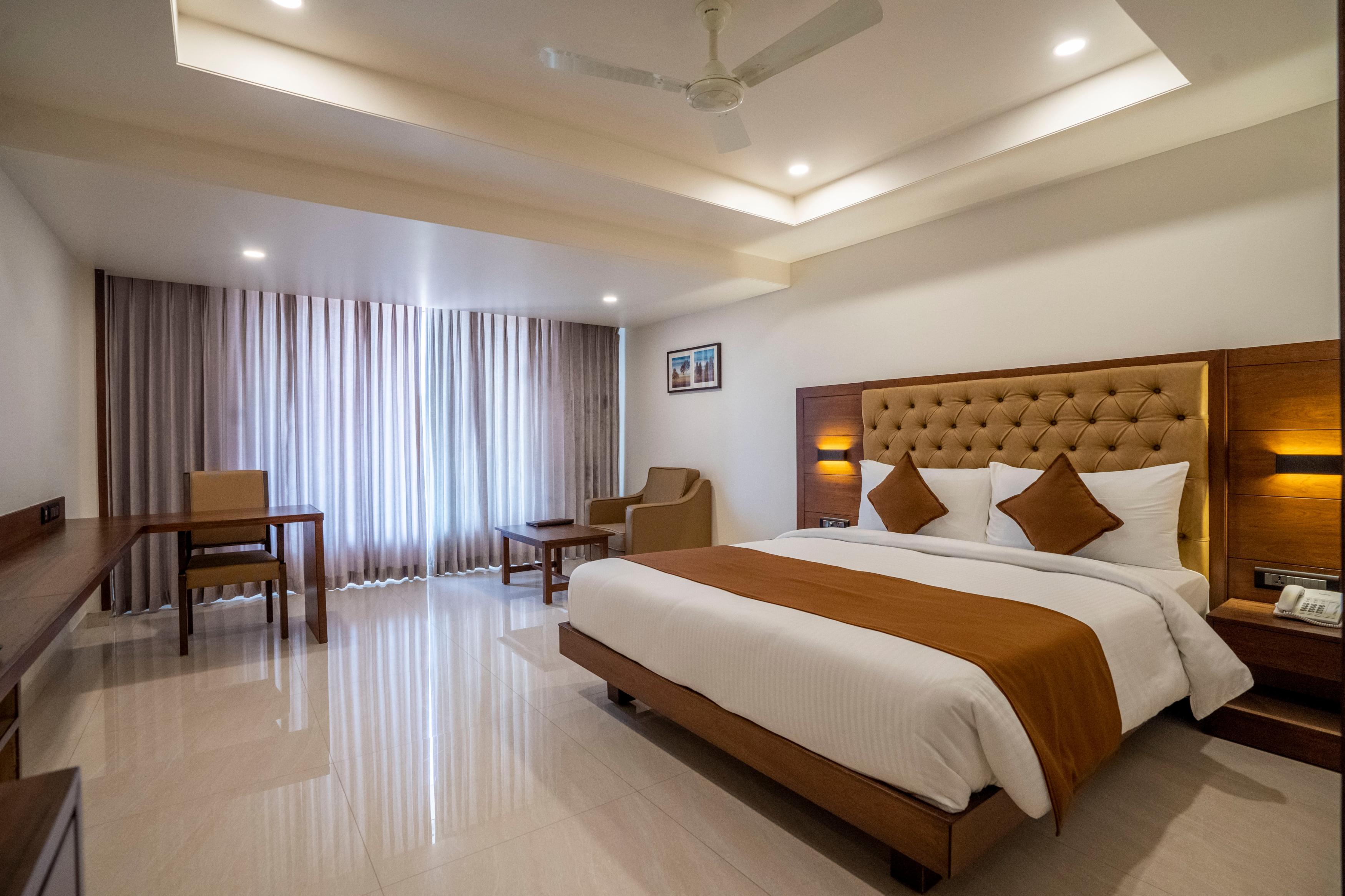 Royal Ritis - Tap to explore photos