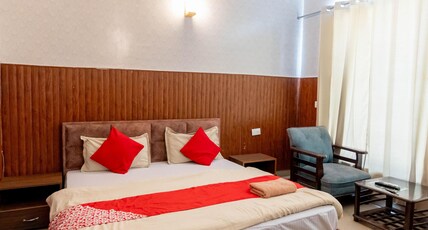 HOTEL SHIVJOT Room Type - Deluxe Room