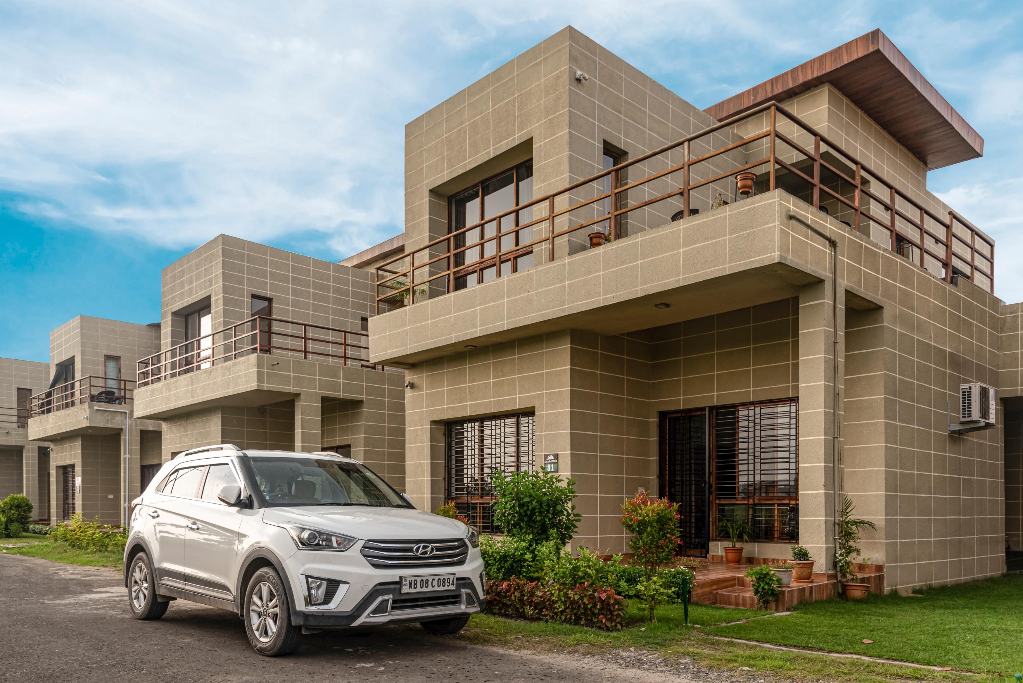 Aqua Golf 3 BHK Villa