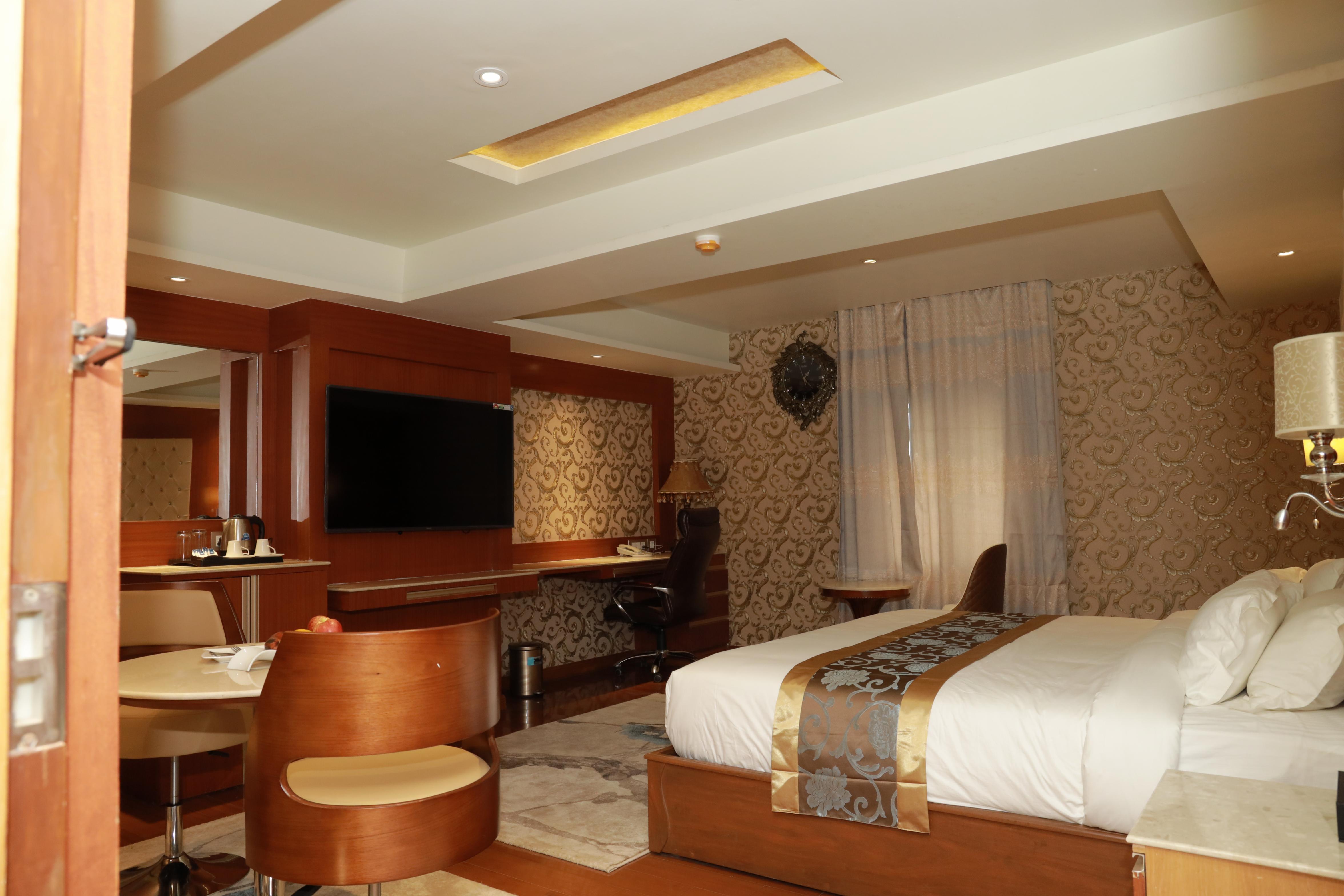 PARK HOTEL - Tap to explore photos