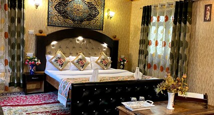 Golden Crown Group Of houseboat Room Type - Luxury 3 Room